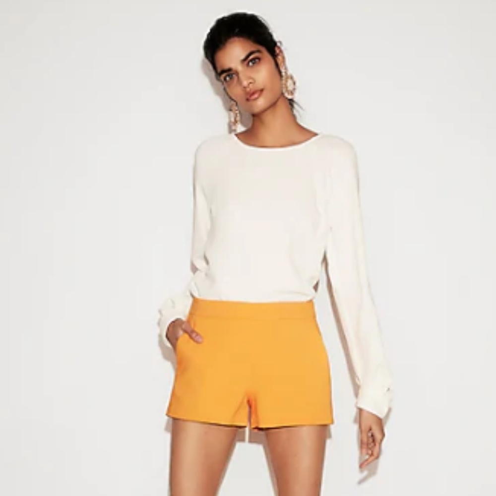 Express Mid Rise size 4 NWT Shorts